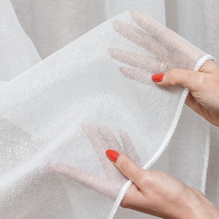 Firanka z etaminy ze srebrną nitką – subtelny połysk